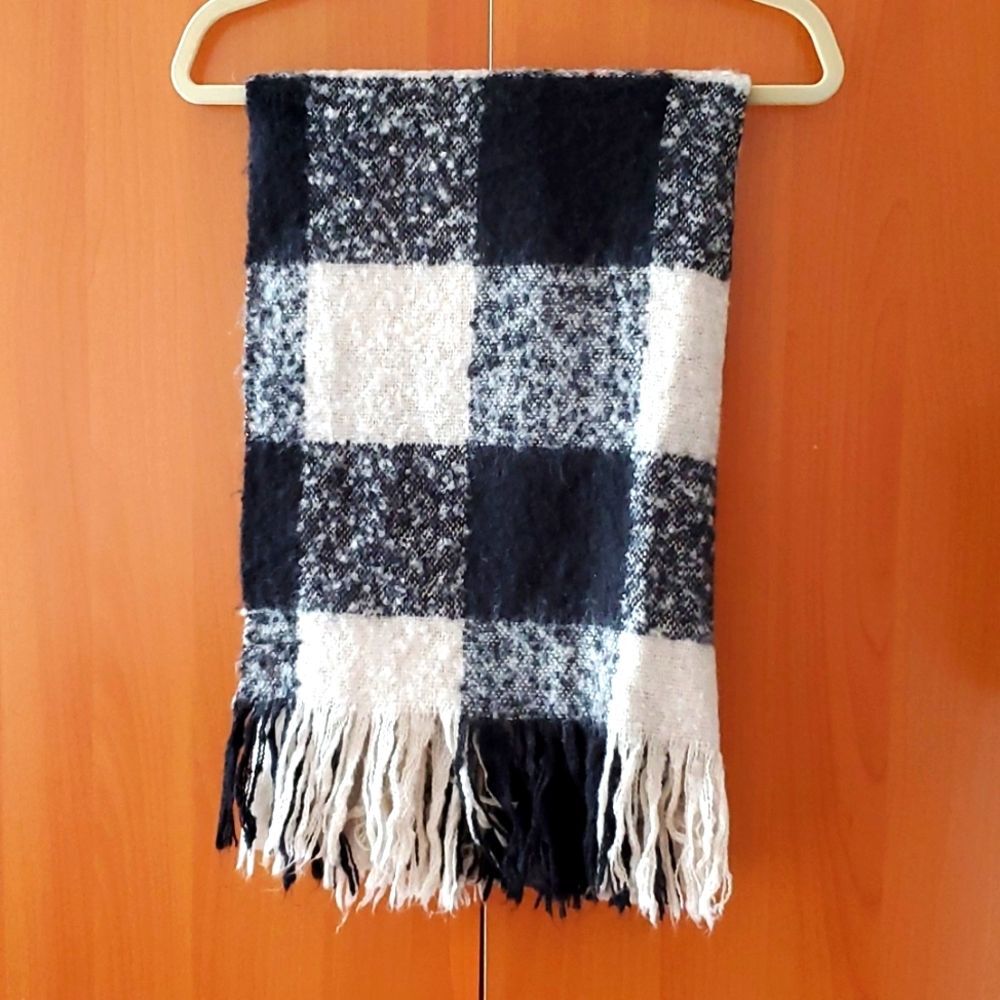 Loft Buffalo Plaid Fringe Blanket Scarf